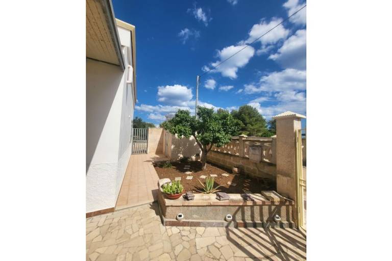 Fully equipped wonderful house with garden, patio & BBQ | Next to the beach | Pet-friendly — photo 3