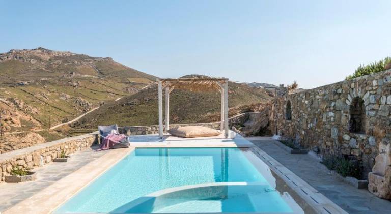 Villa with terrace, pool & garden in Mykonos