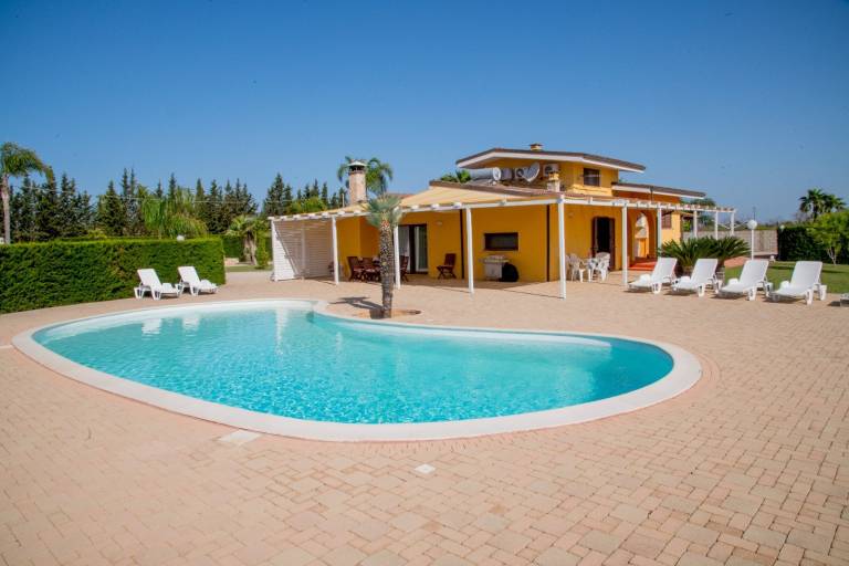 Villa 'Nereide' with Private Pool, Wi-Fi and Air Conditioning in Melissa