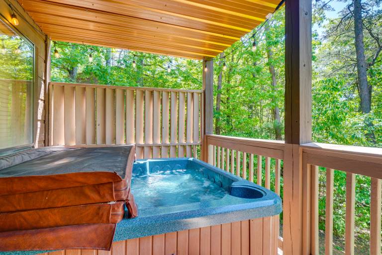 Sevierville Cabin w/ Hot Tub: 5 Mi to Pigeon Forge — photo 3