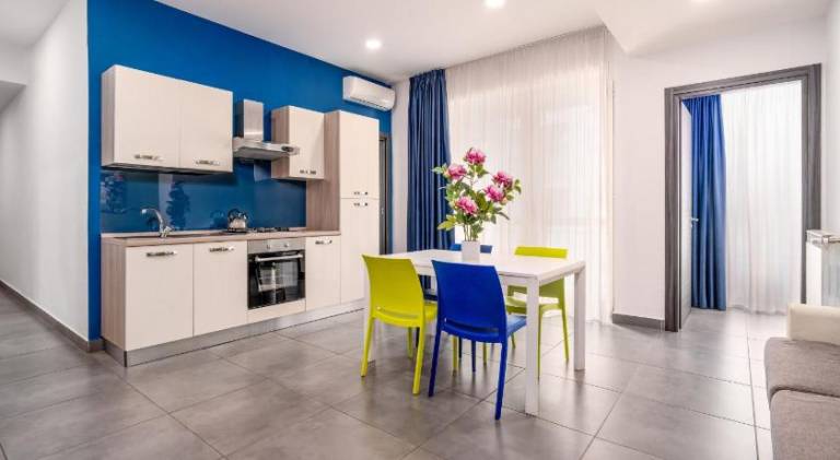 Serviced apartment with patio & sauna | Close to Catania Cathedral | Dogs allowed — photo 5