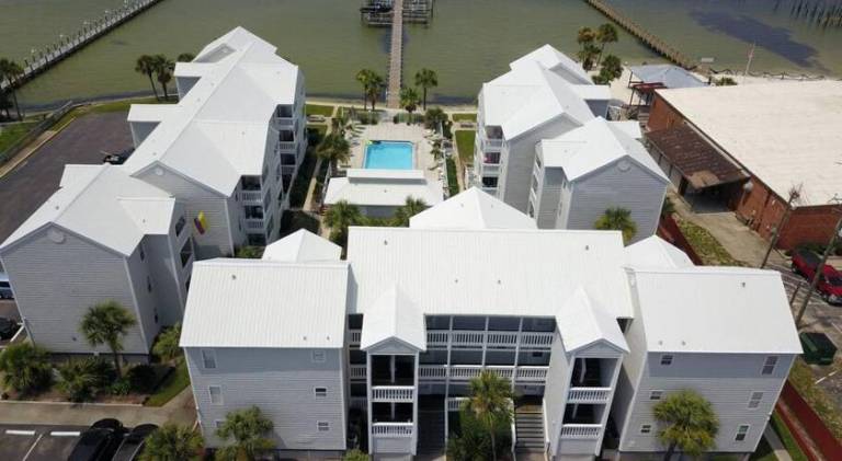House with pool — photo 5