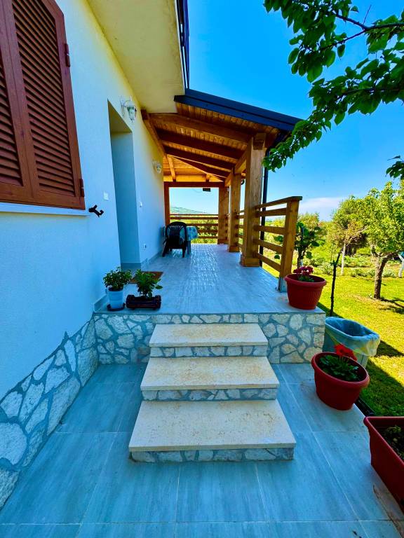 Vacation home with terrace, garden & barbecue | Garden view — photo 3