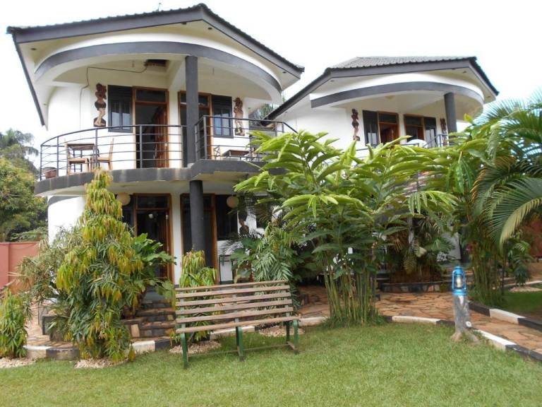 Chel and Vade Cottages in Jinja