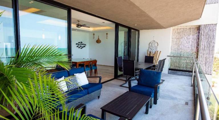Apartment with pool — photo 4