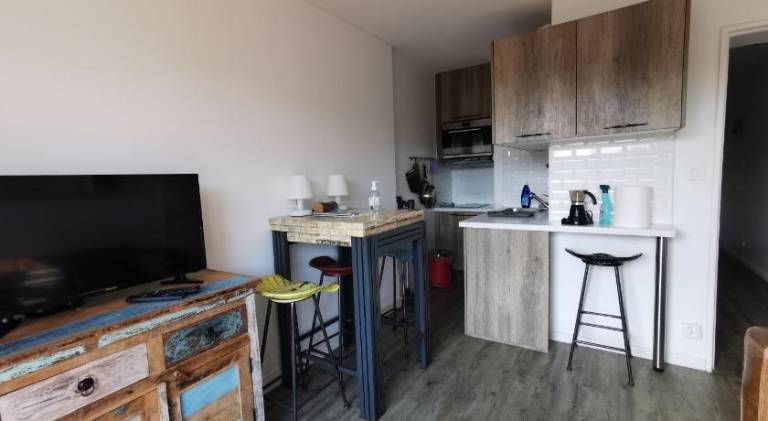 Apartment with pool — photo 2