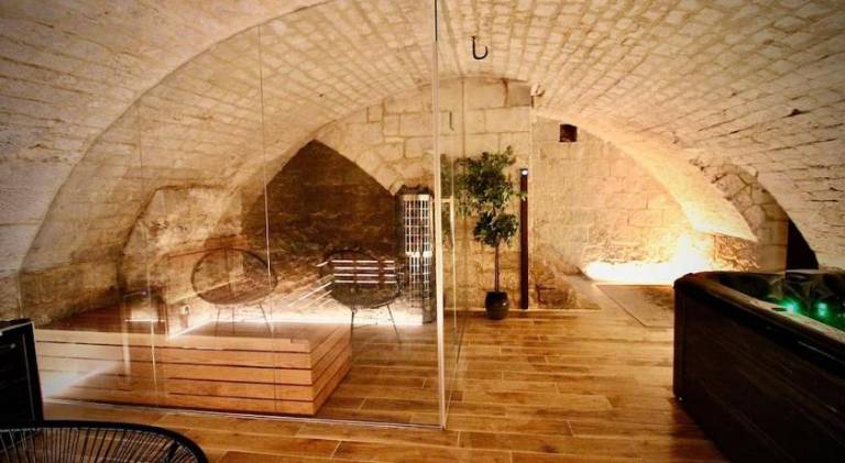 Rental apartment with sauna & jacuzzi in Rouen