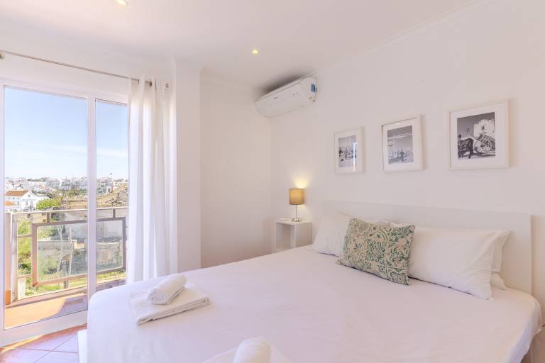 Apartment with terrace & yard in Albufeira