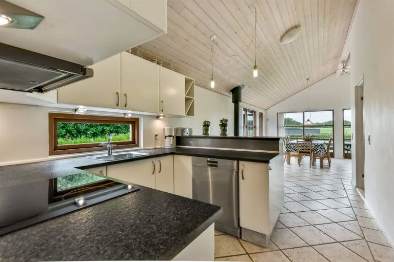 House with grill, garden & patio — photo 5