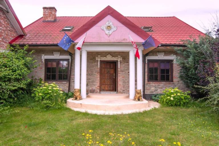 House  Anielino