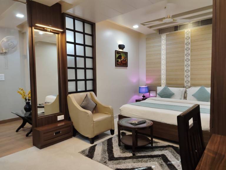 Hotel Ozas Grand in Varanasi