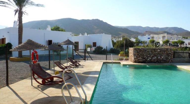 Rental apartment with yard, pool & patio in Nijar