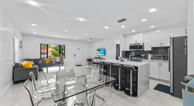 Vacation home with pool — photo 5