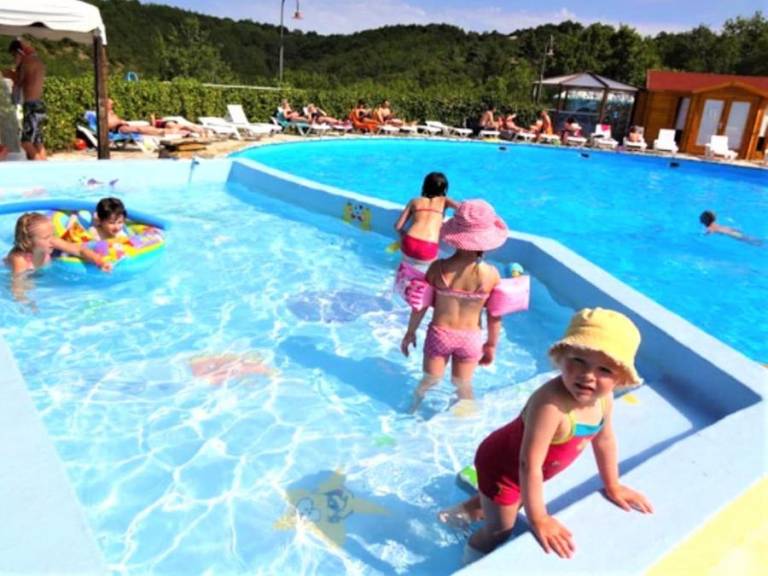 Chalet with pool & terrace — photo 2