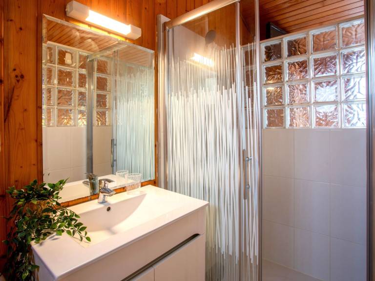 Family-friendly vacation home with terrace | Beach nearby | Pets allowed — photo 4