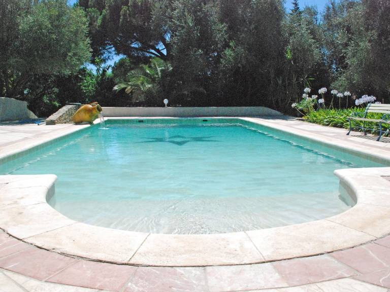 Villa with pool & patio | Pets are welcome — photo 4