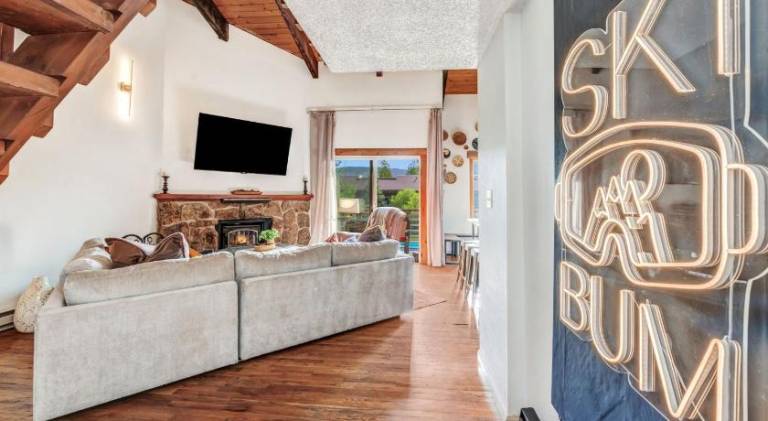 Fully equipped spacious apartment with hot tub & pool | Pet-friendly — photo 2