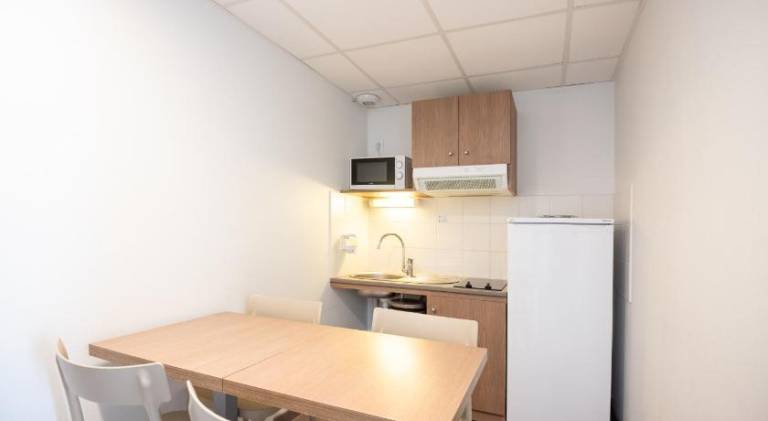 Serviced apartment with garden & patio | Perfect for remote work | Pets allowed — photo 5