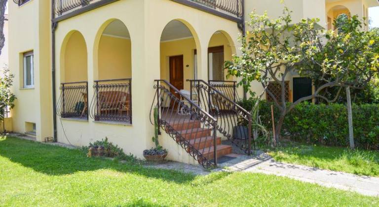 Rental apartment with 2 rooms for 6 persons — photo 2