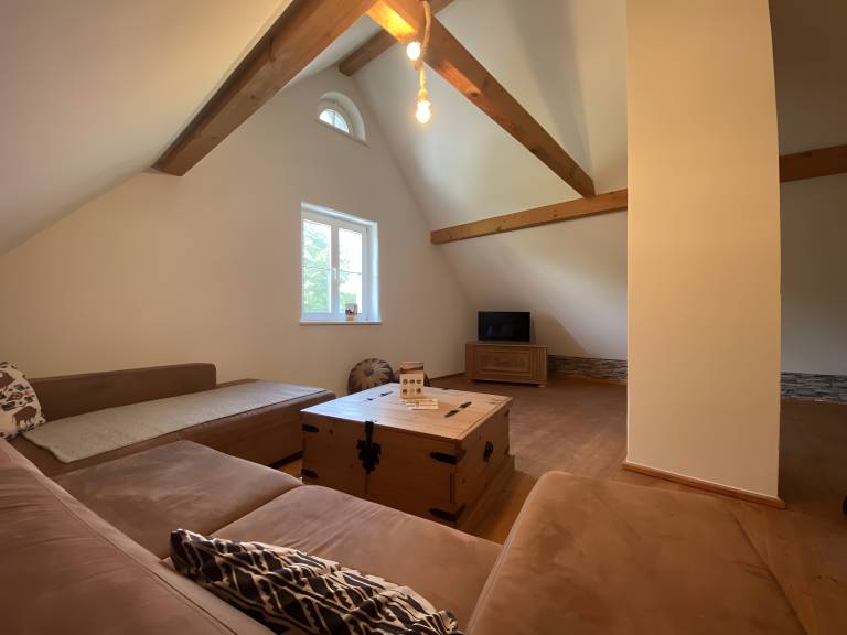 Apartment 'Mit Giebelzimmer' with Shared Garden and Wi-Fi in Ravensburg