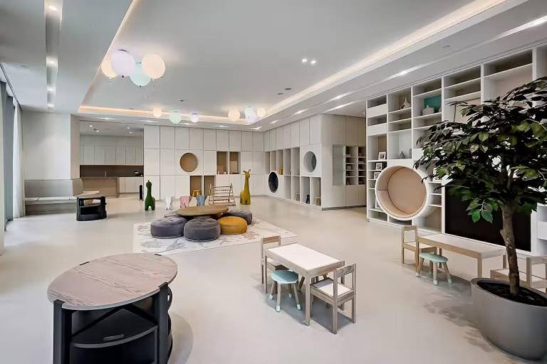 Apartment with pool — photo 4
