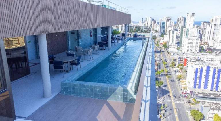 Apartment with pool, yard & grill — photo 3