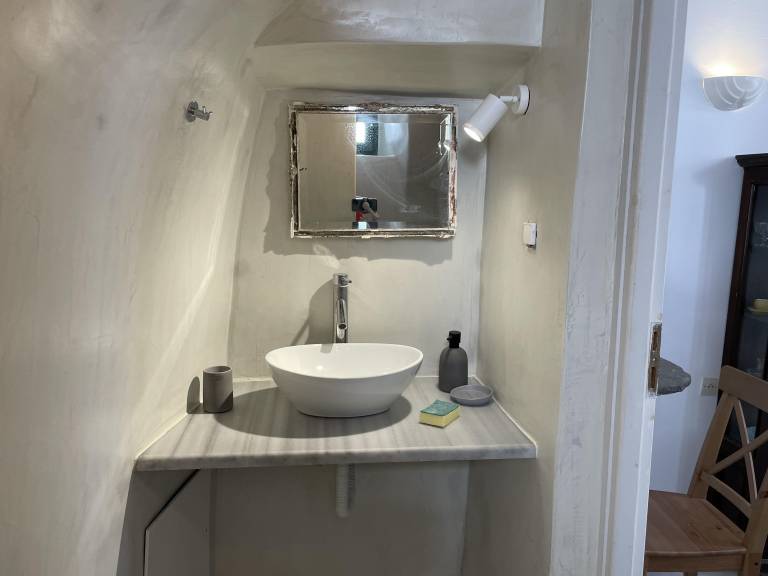 Fira 2-Bed Villa, Sleeps 5 with Outdoor Hot Tub — photo 5