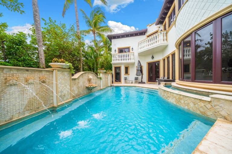 The Windsor House Oceanfront Private Family Friendly 25% OFF WEEKLY RATE — photo 2