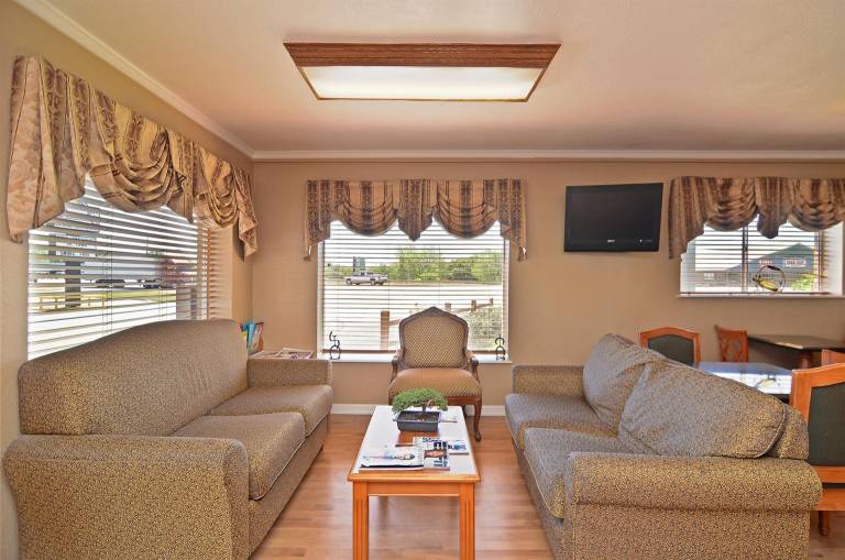 Americas Best Value Inn Stephenville — photo 2