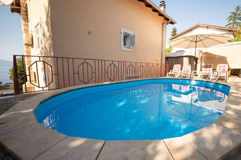 Two bedroom apartment with balcony and sea view Njivice, Krk (A-21862-b) in Omisalj