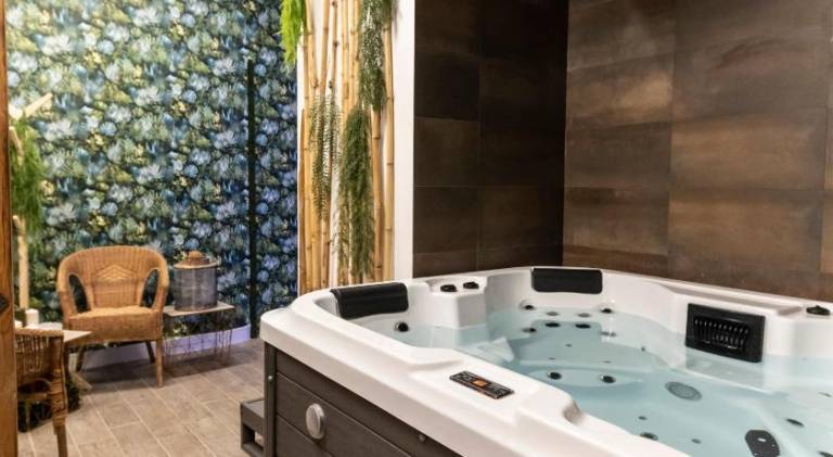 Apartment with garden, terrace & jacuzzi — photo 2