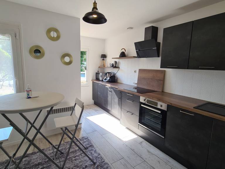 "Charming 3-Bedroom Cottage with Jacuzzi, Near Loire and Forest, Ouzouer-sur-Loire" — photo 4