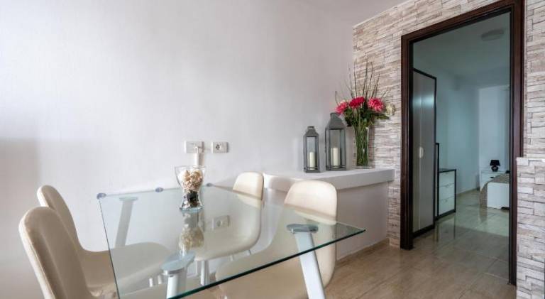 Apartment with pool — photo 4