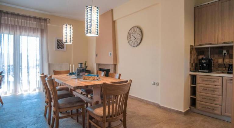Villa with hot tub, garden & private pool | Pets allowed — photo 3