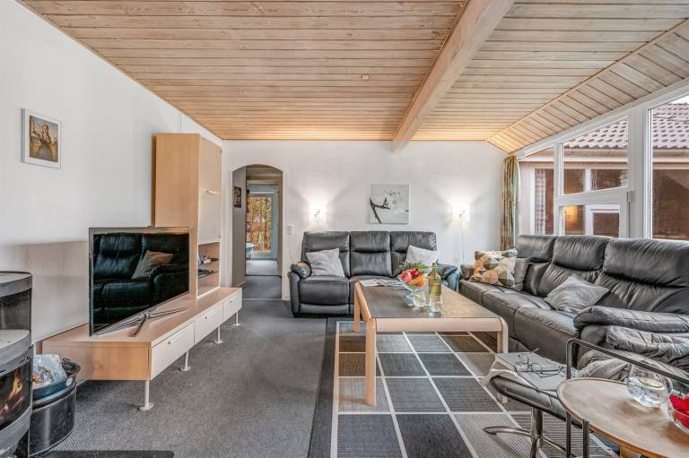 Family-oriented lovely house with barbeque, jacuzzi & patio | Pet-friendly — photo 5