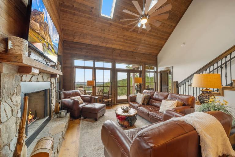 Children-friendly ample vacation home with jacuzzi & BBQ | Mountain view | Pets allowed in Boone, NC