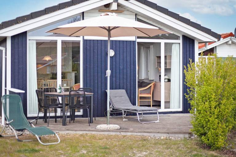 Fully equipped lovely vacation home with terrace & garden | Beach nearby | Pet-friendly in Groemitz