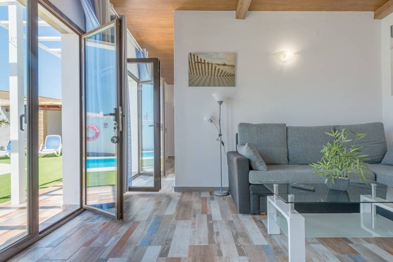Fully equipped pleasant house with terrace, pool & yard | Pet-friendly — photo 5