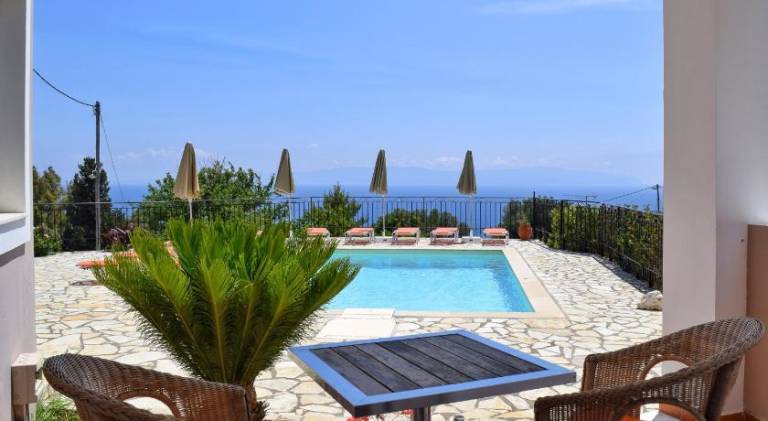 Apartment with garden, pool & BBQ | Pets allowed — photo 2
