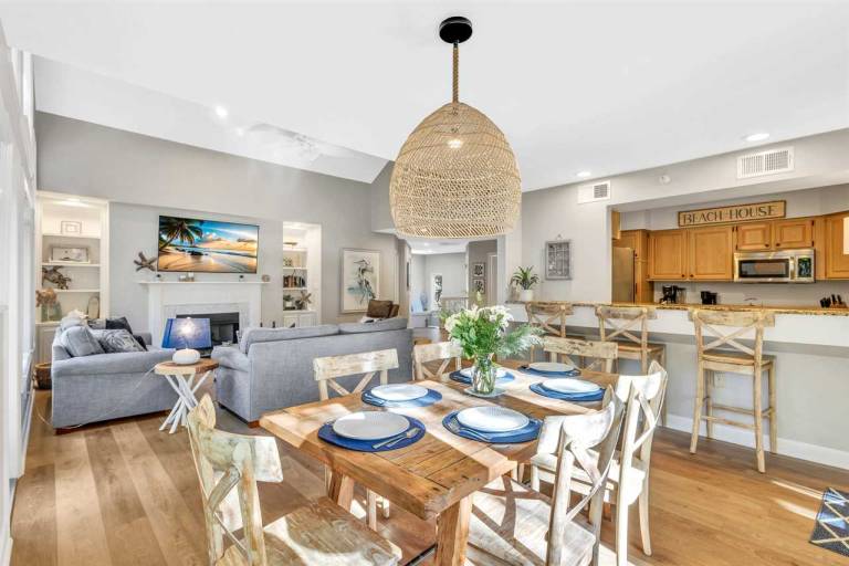 7627 Huntington @ Palmetto Dunes Lagoon View Pool & Spa 3-Min to Beach Pet Friendly! — photo 3