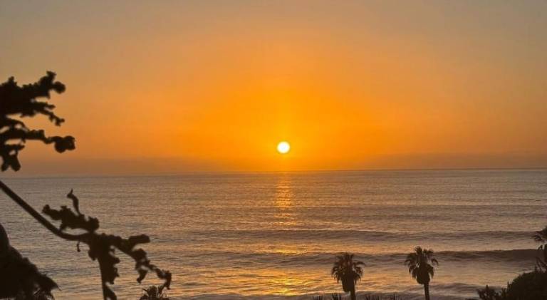 Vacation home with grill, terrace & yard in Calheta