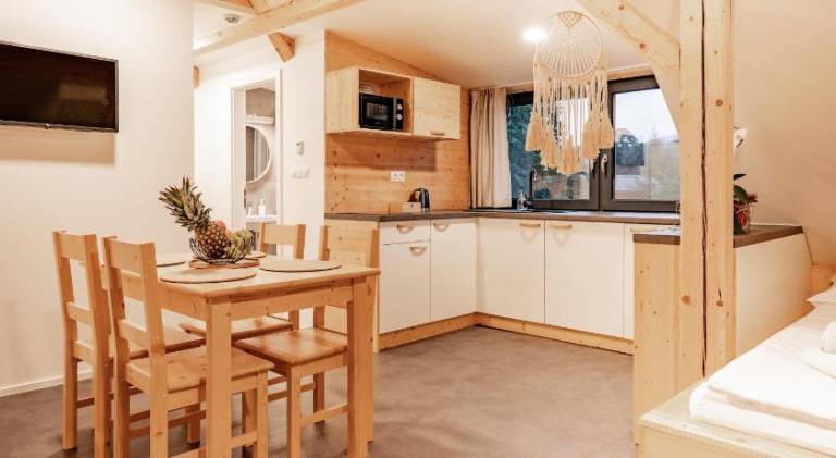 Lovely serviced apartment with terrace, jacuzzi & yard | Pets are welcome — photo 5