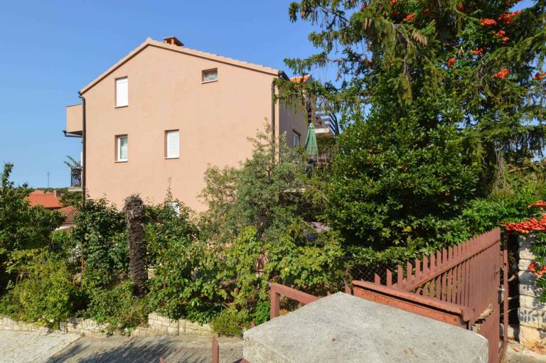 Holiday apartment with private pool, garden & barbecue | Pet-friendly — photo 4