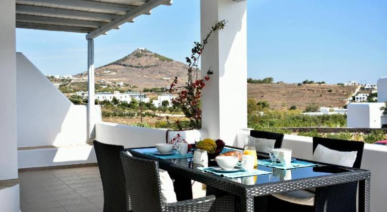 House with terrace & garden — photo 2