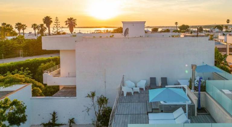 Vacation home with hot tub in Porto Cesareo
