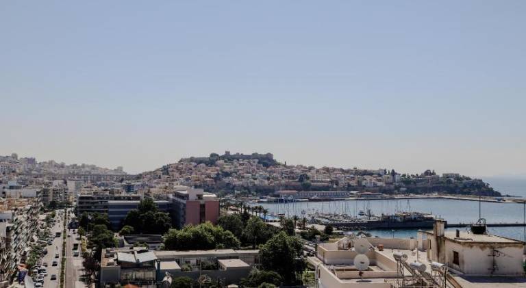 Lovely holiday apartment with jacuzzi & terrace | Beach nearby | Pets allowed in Kavala