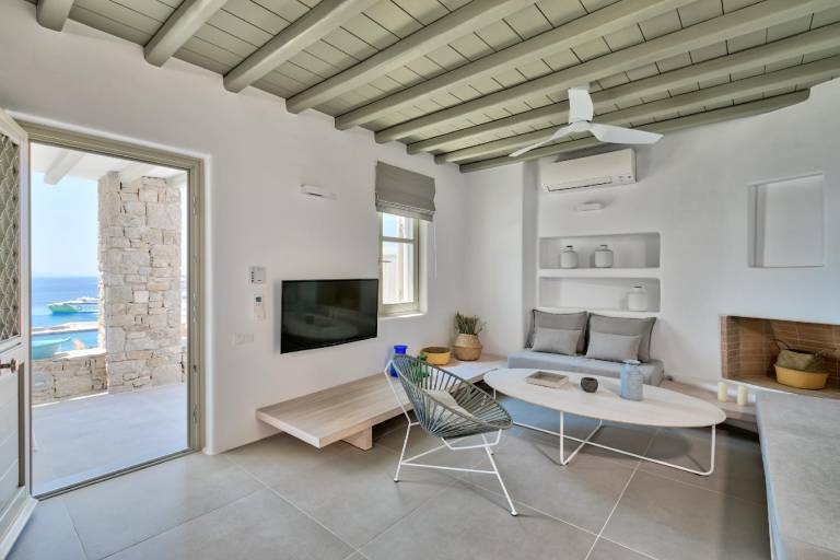 Villa with pool — photo 2