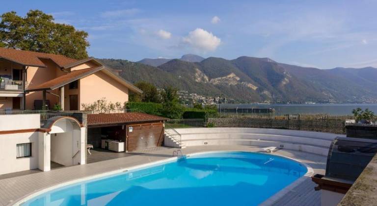 Apartment with pool — photo 3