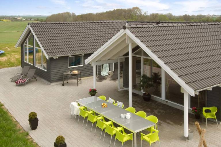 Fully equipped spacious house with pool, sauna & patio | Pets are welcome in Sønderborg