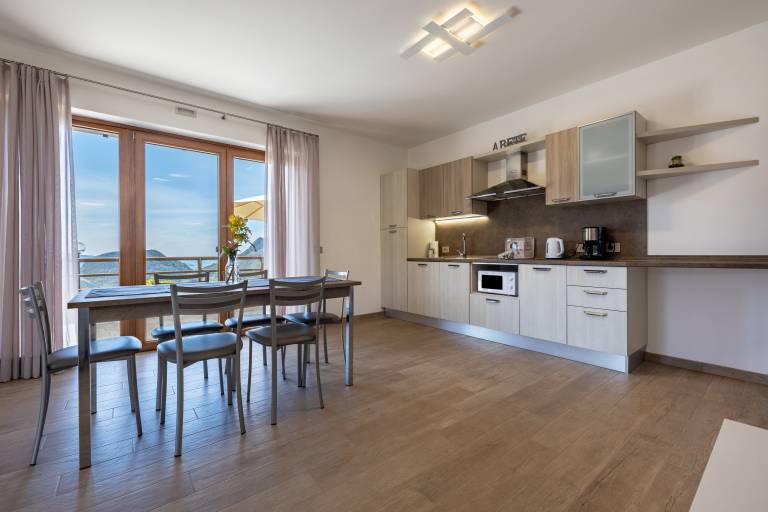 Apartment 'Bocca Nevese Abete' with Lake View, Private Terrace and Wi-Fi — photo 4